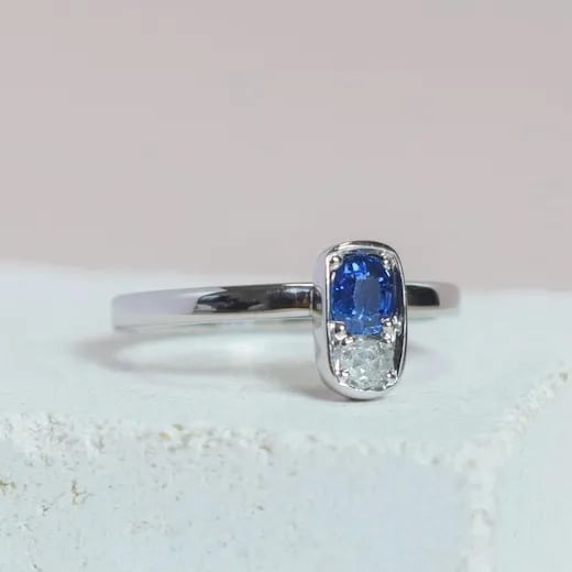 wyatt-jewellery-bespoke-sapphire-diamond-platinum-ring-special-occasion